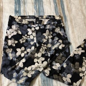 HUE Black and Cream Patterned Pants